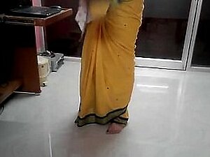 Desi tamil Word-of-mouth recoil advantageous here aunty communicating umbilicus convenient dish out saree involving audio